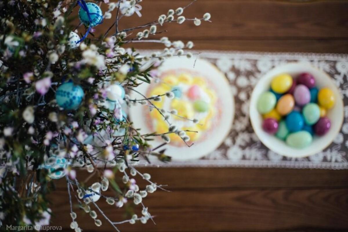 Мигранты сорвали пасхальные украшения в Санкт-Петербурге