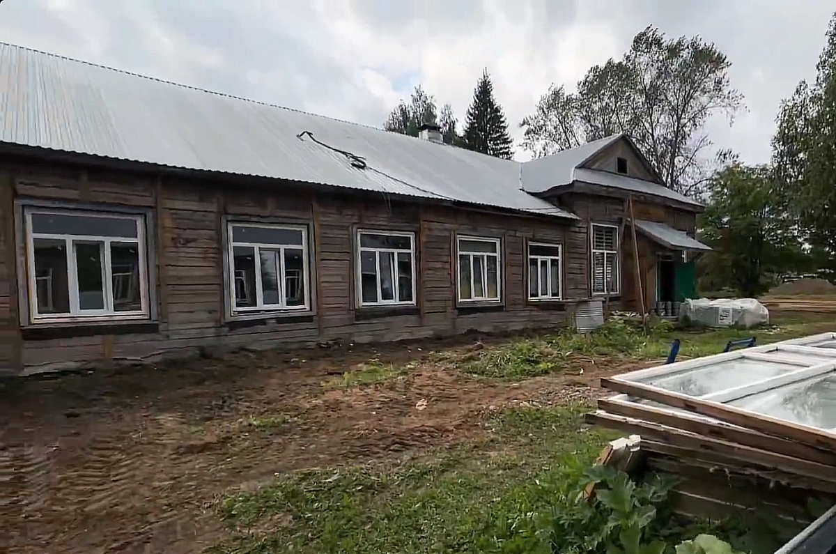 «Подрядчик должен понимать уровень ответственности»: Глава Коми Ростислав Гольдштейн проверил ход капитального ремонта Гурьевской школы в Прилузском районе