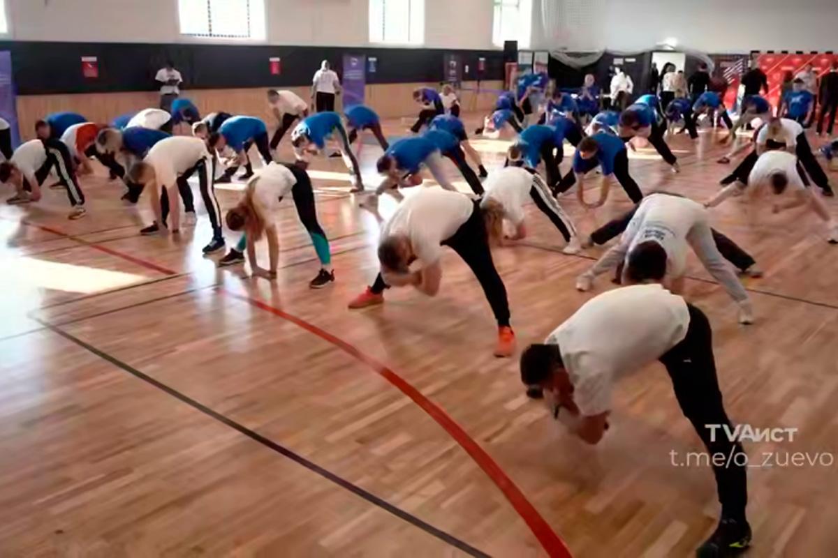 На обновленном стадионе «Торпедо» в Орехово-Зуевском городском округе в честь юбилея ГТО более 100 человек сдавали спортивные нормативы