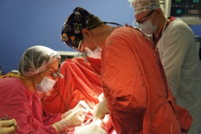 В Екатеринбурге врачи отвоевали у смерти пациента с внутренним кровотечением и перитонитом