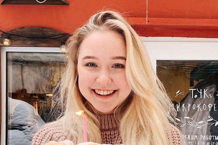 Зарабатывала миллионы, а влюбилась в «проходимца». Как жизнь блогера Насти Тропицель превратилась в прах