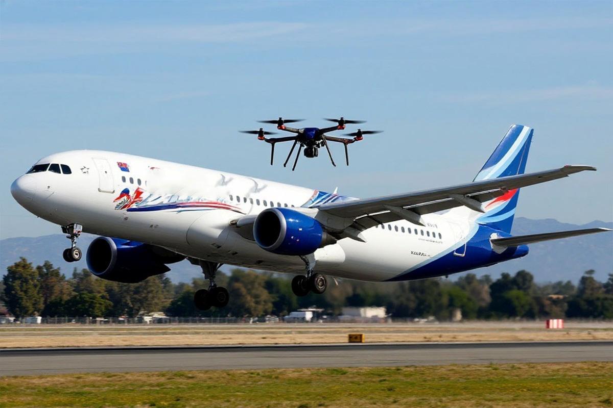 Крыло в сантиметрах от катастрофы: над Сан-Диего пассажирский Boeing едва не столкнулся с дроном