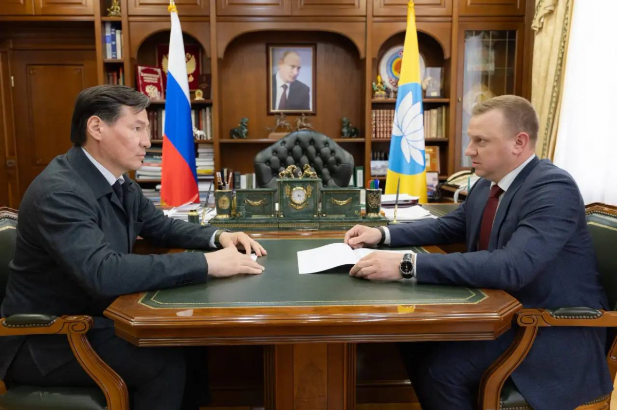 Глава Калмыкии Бату Хасиков обсудил вопросы финансовой безопасности региона с руководителем Межрегионального управления Росфинмониторинга по ЮФО Алексеем Хоруниным