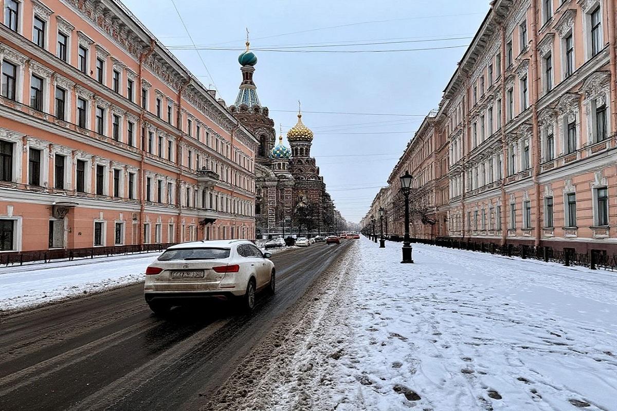 Три руководителя оштрафованы в Петербурге за неубранные сугробы