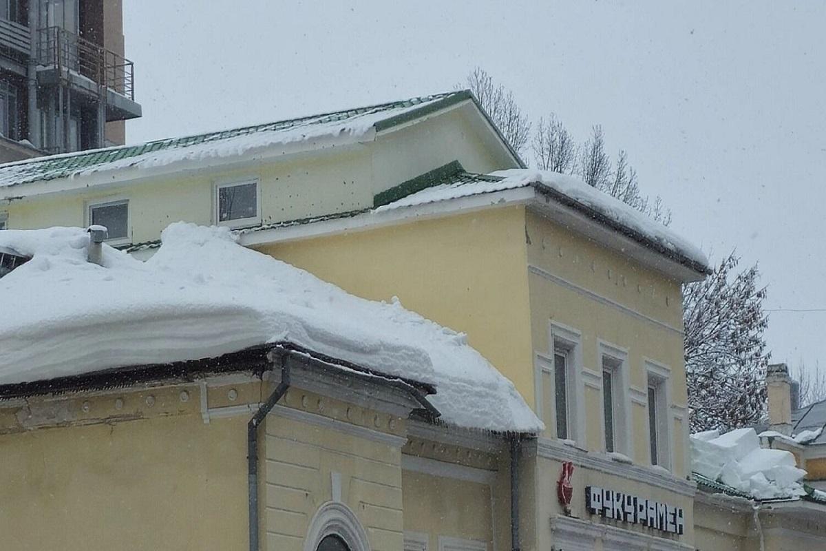 Шалабаев допустил ужесточение ответственности за неочищенные от снега крыши