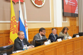 Глава Чебоксар Станислав Трофимов обсудил вопросы уборки дворов и эпидобстановки на еженедельной планерке в администрации