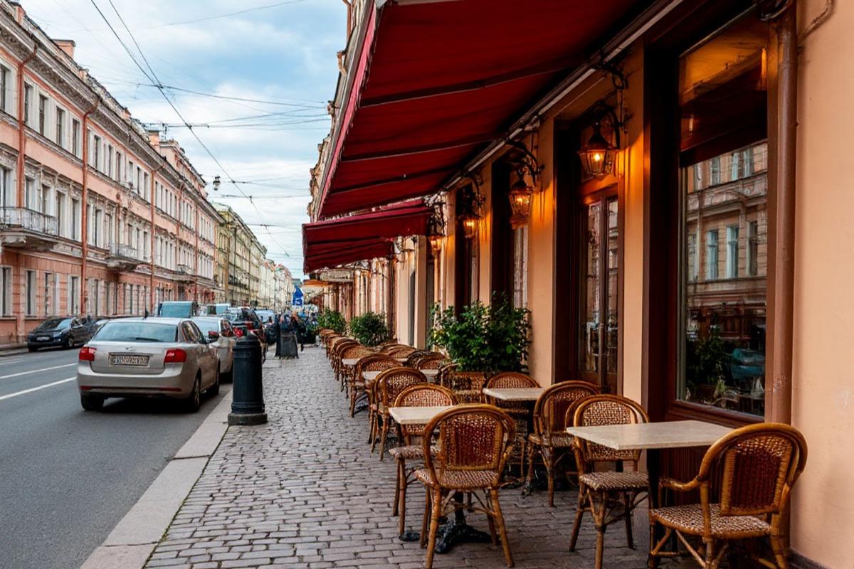 «Проклятие гастростолицы»: Петербург оказался самым скупым на чаевые городом России