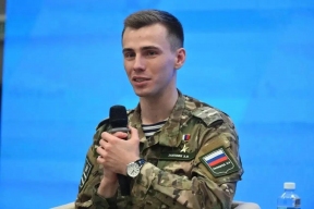 «Благодаря труду женщин на фронте и в тылу наша армия приближается к Победе»: Герой России Владислав Головин встретился с женским сообществом Оренбуржья