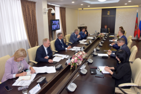 Главе Барнаула Вячеславу Франку доложили о ремонте дорог и о ходе детской оздоровительной кампании