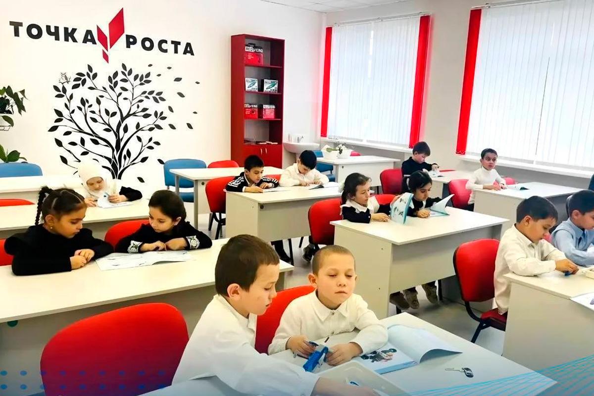 Глава КЧР Рашид Темрезов: В республике успешно работают уже 150 центров «Точка роста», их посещают более 40 тысяч детей