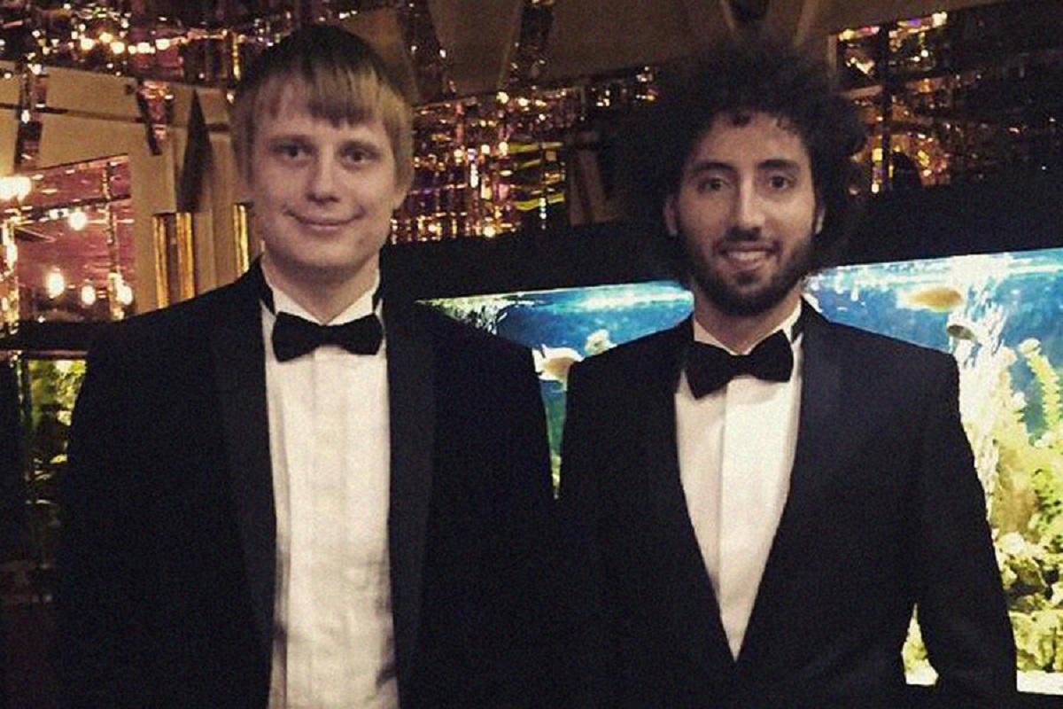 ФСБ приняла решение о российском гражданстве стендап-комиков Комиссаренко и Романова