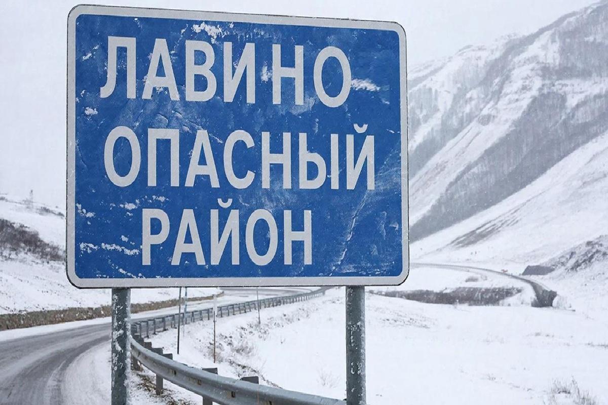 Спасатели возобновили поиск пропавших под лавиной в Бурятии