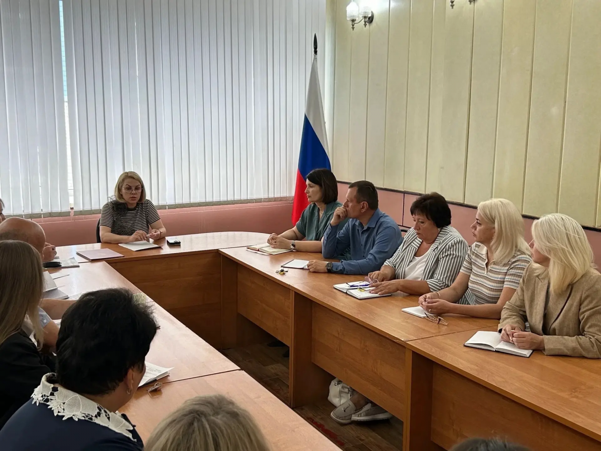 «Приоритет — создание комфортных условий проживания горожан»: Глава Рассказова Вера Соколова провела планерное совещание по дорожному ремонту и благоустройству пляжа