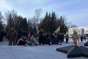 Вечный огонь зажгли в обновленном сквере Победы в Биробиджане