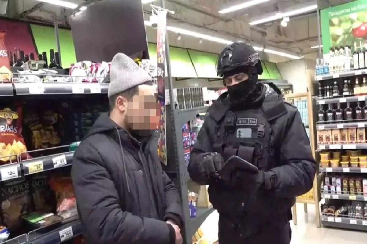 «Пятерочки» и «Перекрестки» могут лишиться иностранной рабочей силы