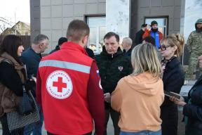 «Все получат помощь, выплаты уже начались»: спикер парламента Заур Аскендеров вновь посетил пострадавший от наводнения поселок Мамедкала