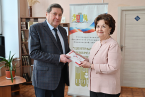 Председатель Ивановской областной Думы Марина Дмитриева: Книга поэта-фронтовика Михаила Дудина, выпущенная по инициативе депутатов, поступила в библиотеки