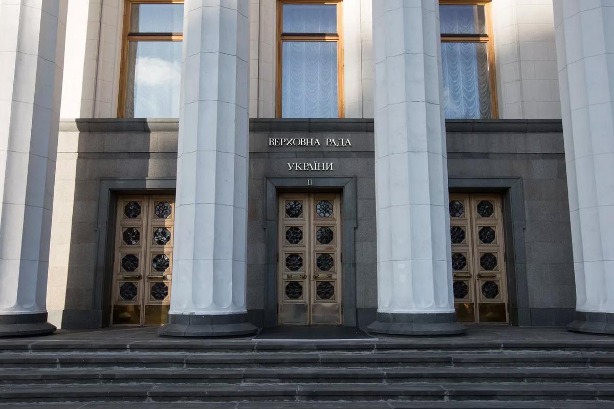 60 депутатов Рады готовы сдать мандаты из-за усталости и мизерных зарплат