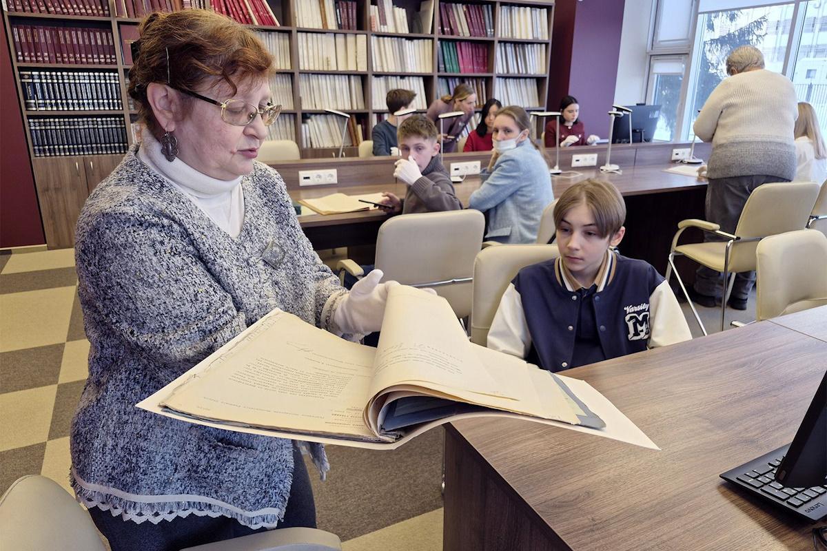 Главархив Москвы начал новый этап проекта «Уникальные документы. Взгляд нового поколения»