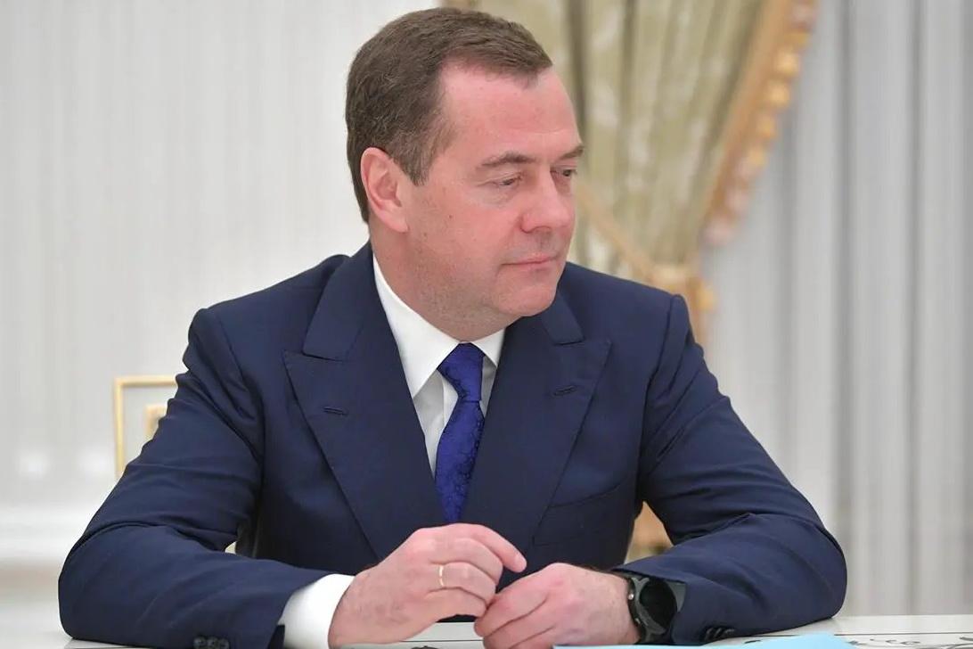 «Омерзительный сброд паразитов»: Медведев пригрозил соседям и перешёл на оскорбления в адрес ЕС