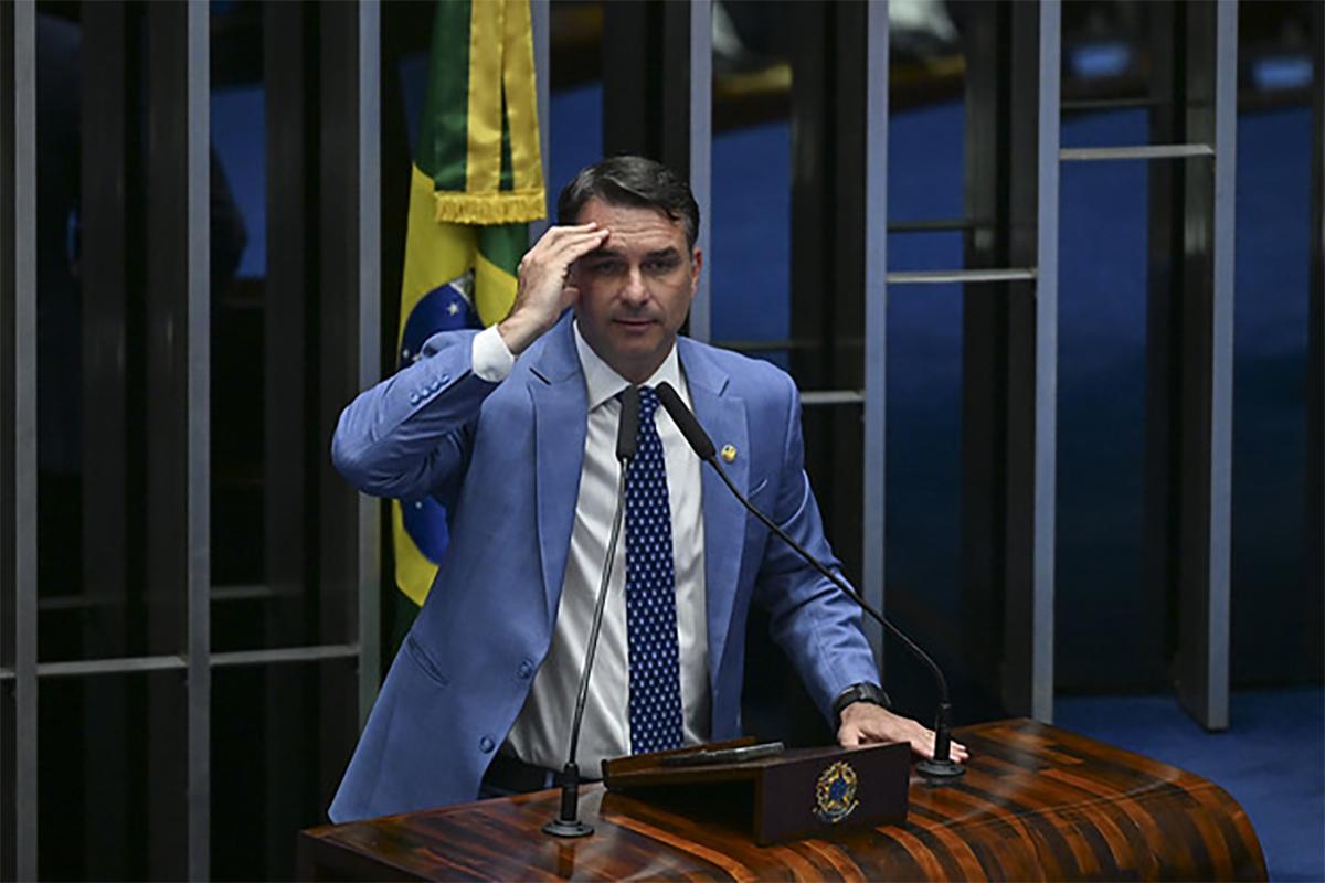 Болсонару-младший прошёл досмотр в США и объявил себя истинным победителем выборов