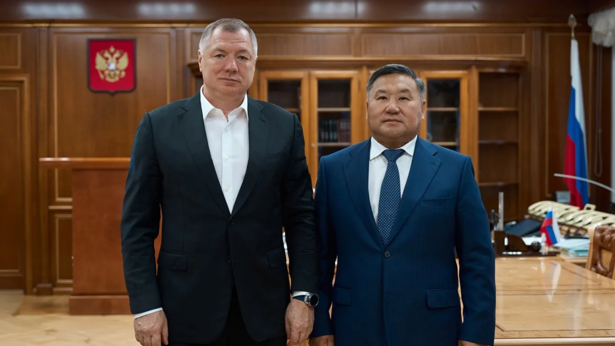 Текущие темпы развития необходимо сохранить: глава Тувы Владислав Ховалыг обсудил с вице-премьером РФ Маратом Хуснуллиным развитие жилищного и дорожного строительства
