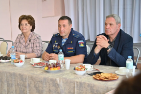 «На счету местных тружениц уже более 3000 сплетенных сетей и несколько тонн гумпомощи»: Спикер Ивановской облдумы Марина Дмитриева встретилась с волонтерами Ильинского района