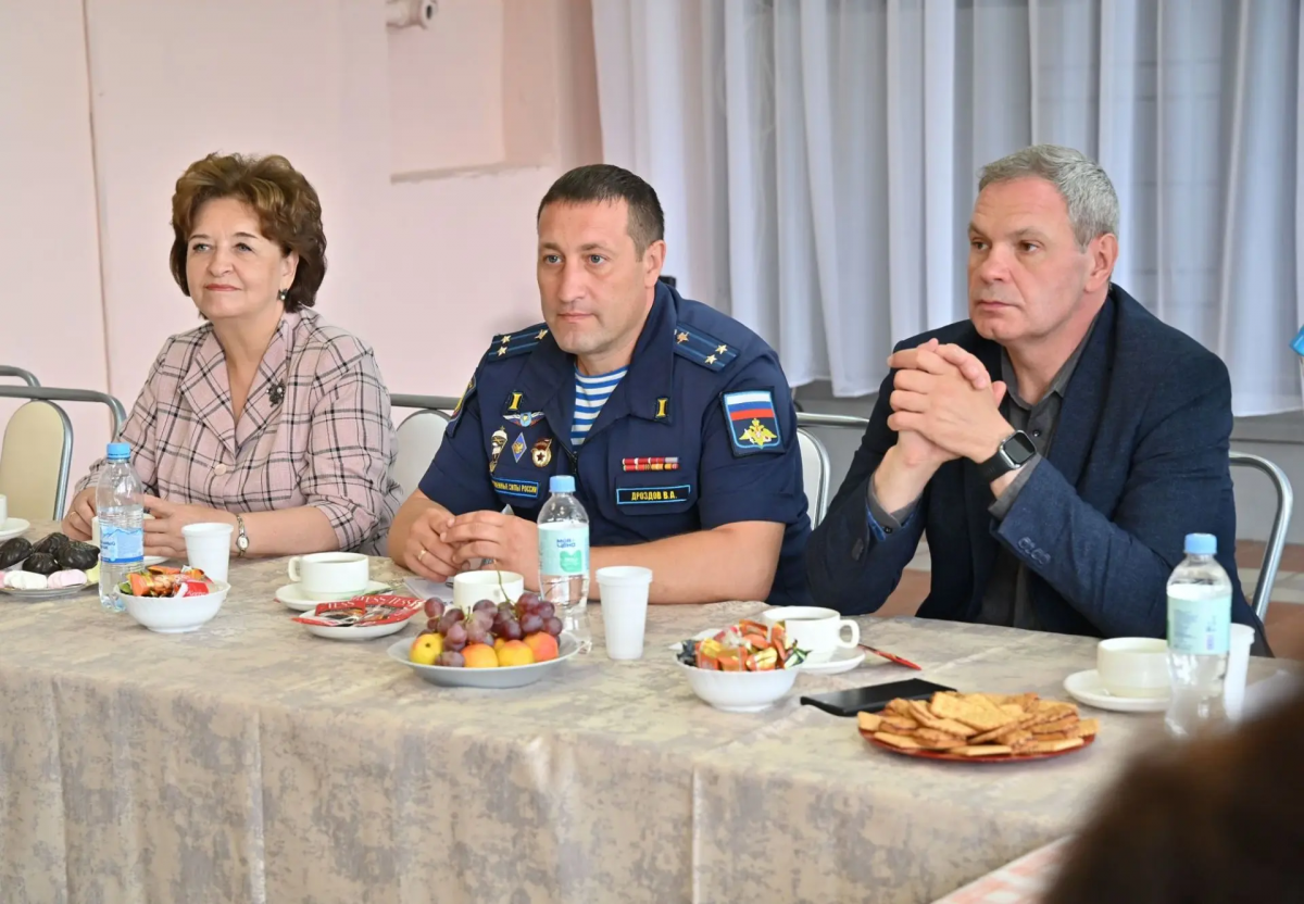 «На счету местных тружениц уже более 3000 сплетенных сетей и несколько тонн гумпомощи»: Спикер Ивановской облдумы Марина Дмитриева встретилась с волонтерами Ильинского района