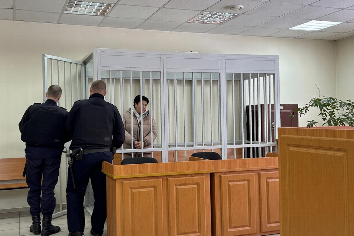 «Кровавая резня во Всеволодове»: женщина нанесла двум жертвам по 16 ударов ножом и попала в СИЗО