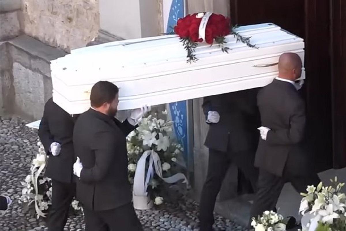 Неизвестные украли голову модели из гроба