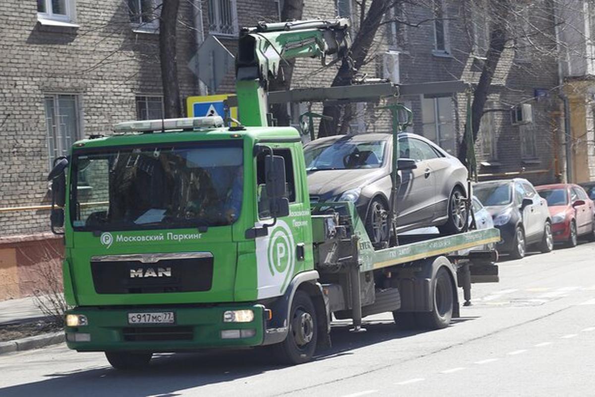 В Москве за год на спецстоянки поместили 35 тысяч авто премиум-класса