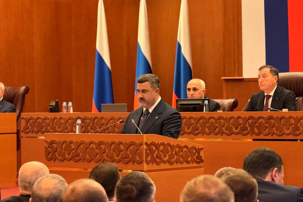 Спикер Народного Собрания Дагестана Заур Аскендеров призвал поддержать Федора Щукина на пост главы республики
