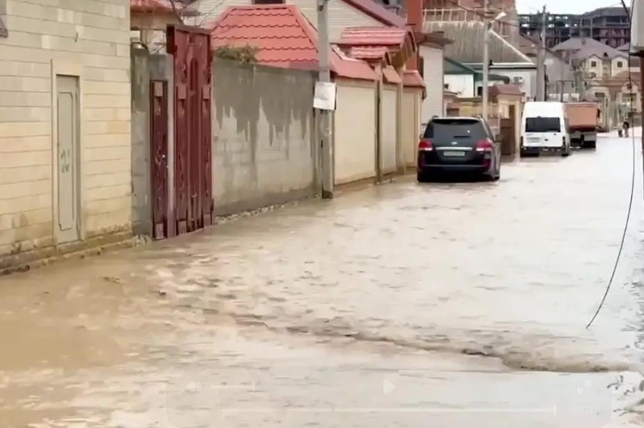 «Я в жизни не видела такую волну»: как в Дагестане вода смывала дома и людей — репортаж из зоны бедствия