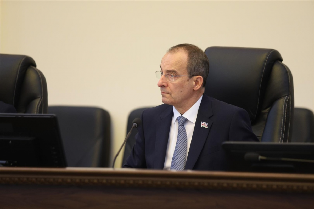 Сессия прекратила полномочия депутата ЗСК Валерия Горюханова