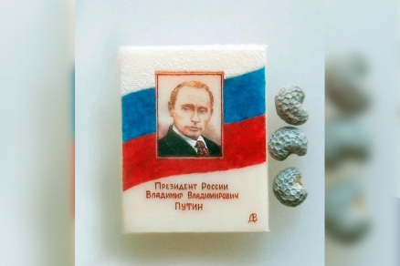 Спикер Заксобрания Роман Заварин: Художник из Череповца создал микроминиатюру с портретом Владимира Путина ко дню рождения Президента