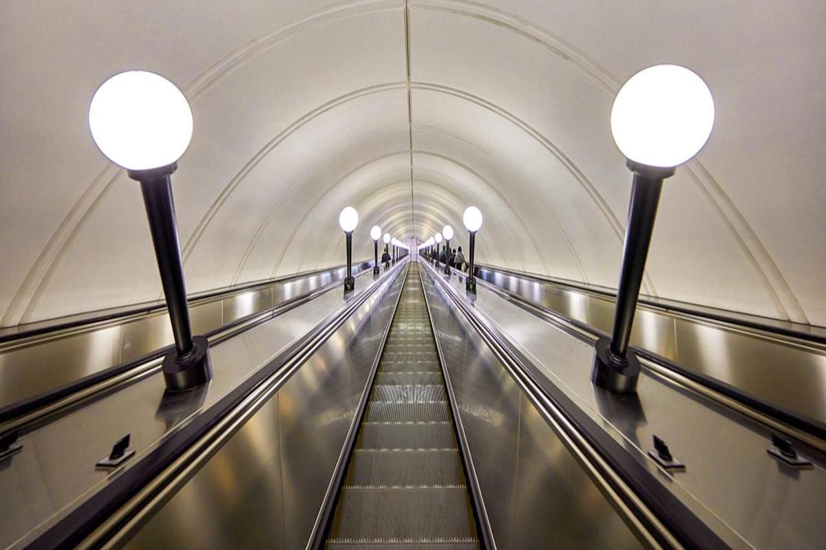 Высокие стандарты содержания инфраструктуры метро в Москве позволяют обеспечивать безопасность пассажиров