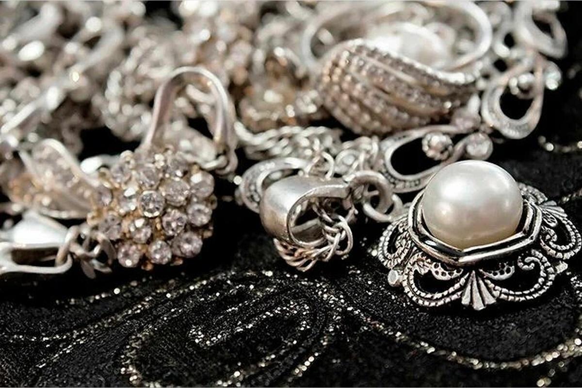 В Швеции археологи нашли уникальные серебряные украшения викингов