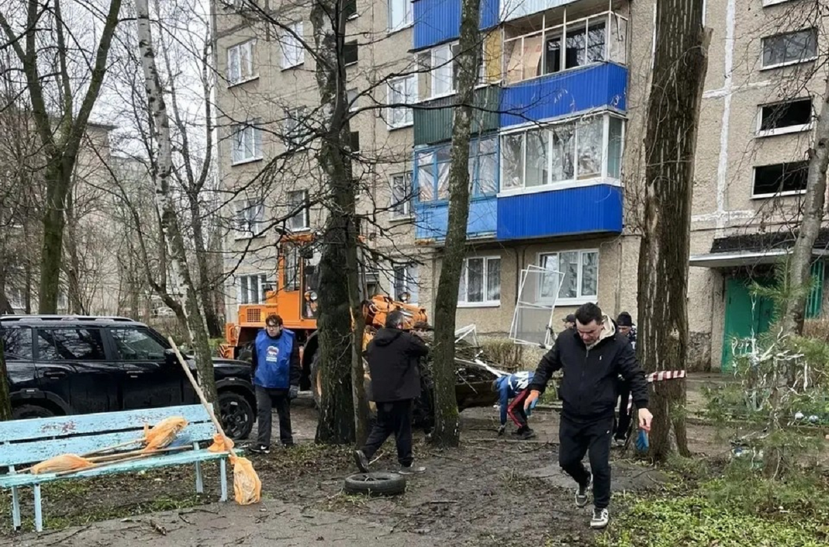 В Ельце обломки сбитого беспилотника повредили жилые дома