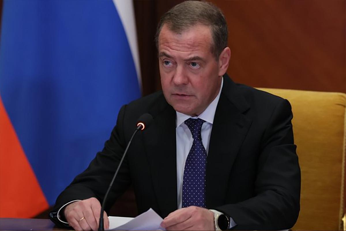 «Выбросить в выгребную яму»: Медведев ответил главкому ВСУ, призвавшему уничтожить Россию