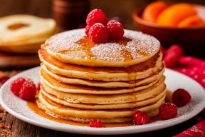 В России перед Масленицей значительно снизились цены на продукты для блинов