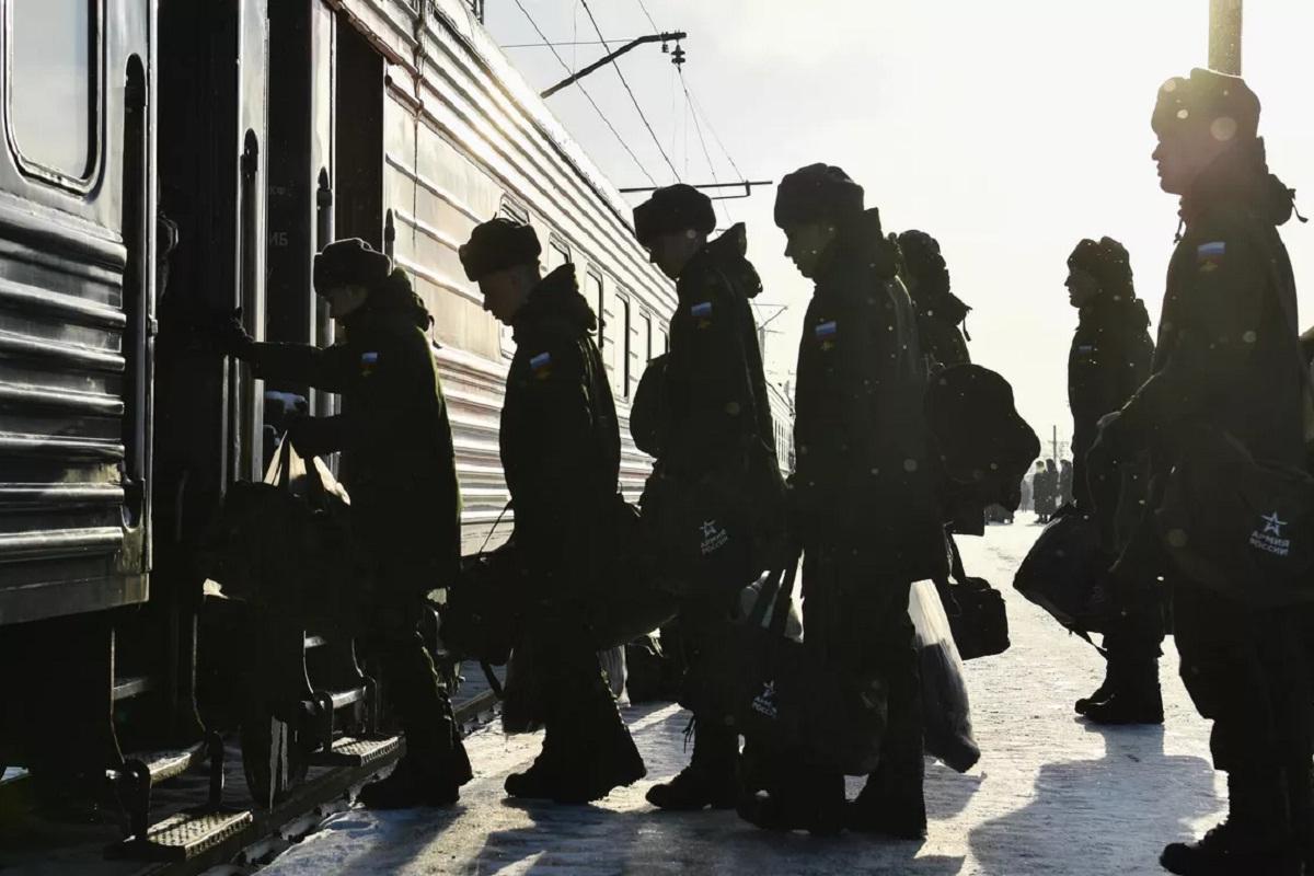 Новосибирские призывники отправились на службу в армию