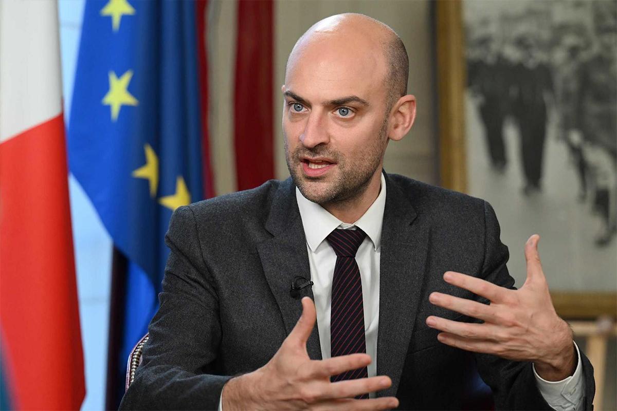 Глава МИД Франции направится с визитом в Киев 9 мая