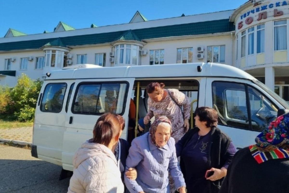 Социальную помощь сельским пенсионерам Адыгеи оказывают мобильные бригады