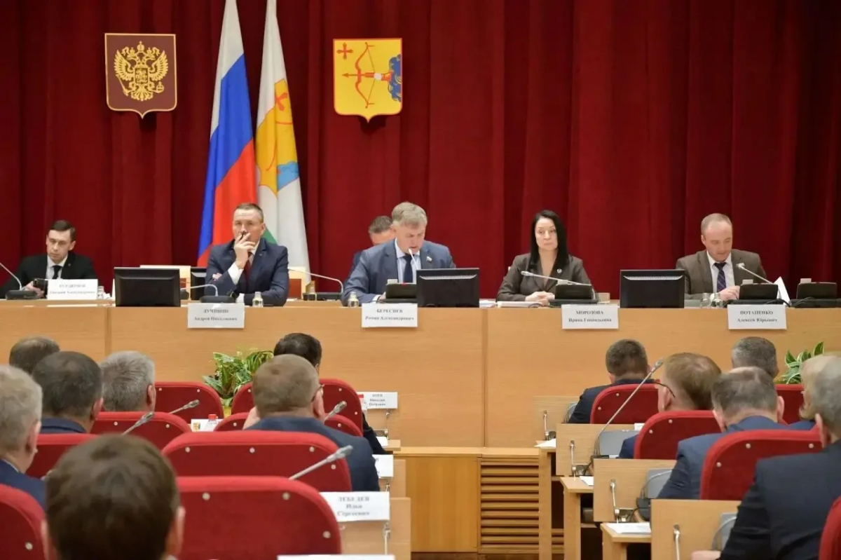Спикер Заксобрания Кировской области Роман Береснев: Депутаты приняли поправки к бюджету и расширили налоговые льготы для супругов и вдов участников СВО