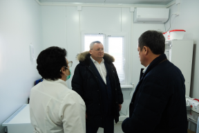 Председатель Думы Астраханской области Игорь Мартынов посетил новый ФАП и Караульскую основную школу в Камызякском районе