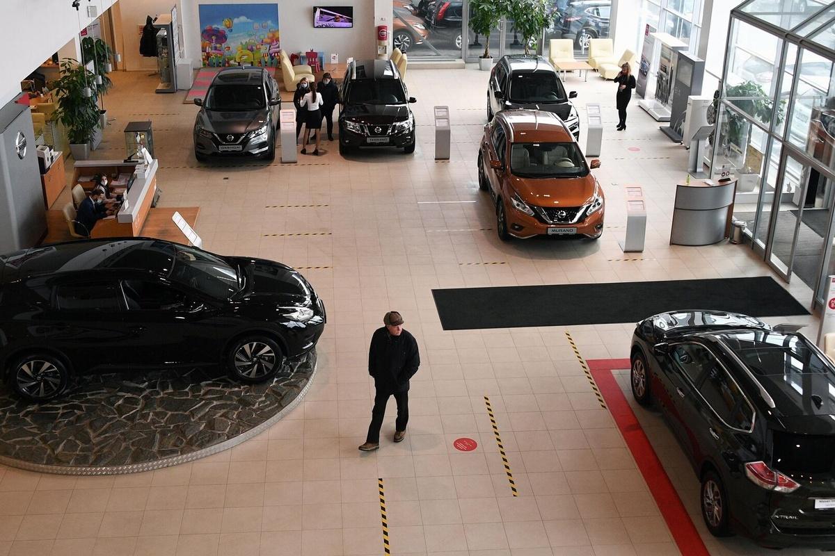 Russia has sold a third fewer cars in almost six months