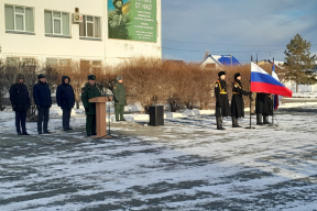 Спикер облдумы Дмитрий Фролов выступил с напутственным словом на торжественной отправке 25 зауральских призывников на срочную службу