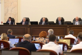 Сессия ЗСК досрочно прекратила полномочия депутата