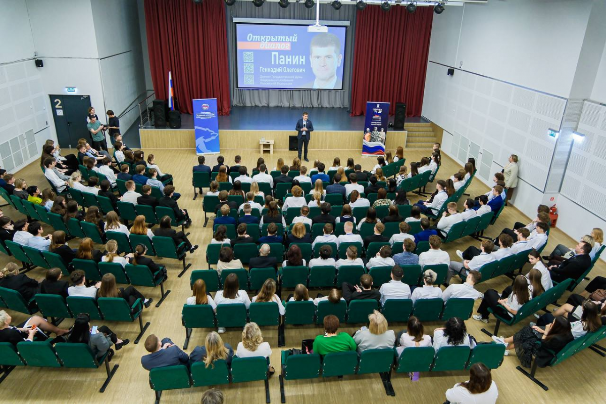 Глава Орехово-Зуевского городского округа Руслан Заголовацкий обсудил со старшеклассниками молодежную политику и возможности для самореализации