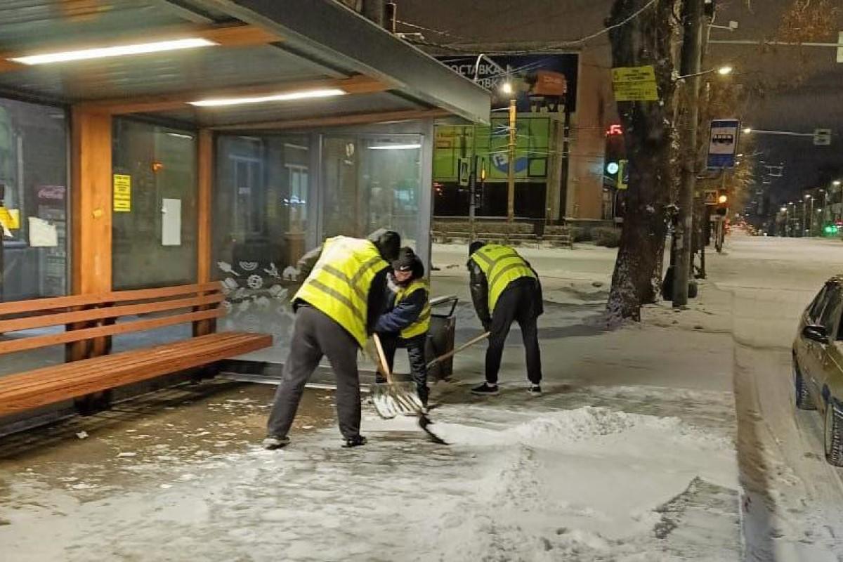 На уборку городских улиц Челябинска вывели 282 единицы спецтехники